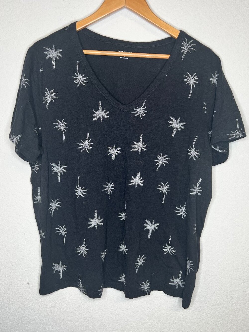 Old‎ Navy Everywear T-Shirt Black with Palm Tree Design 100% Cotton XL